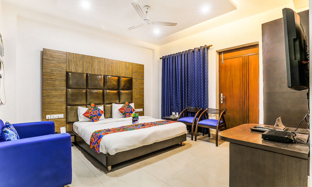 Sushant Lok Hotel | FabHotel The Maple Stays - Nr. Leisure Valley Park, Iffco Chowk