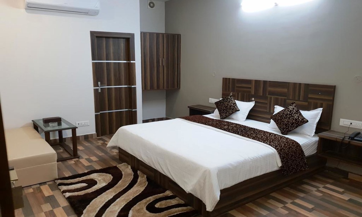 Rohtak Hotel | Hotel Lavenir