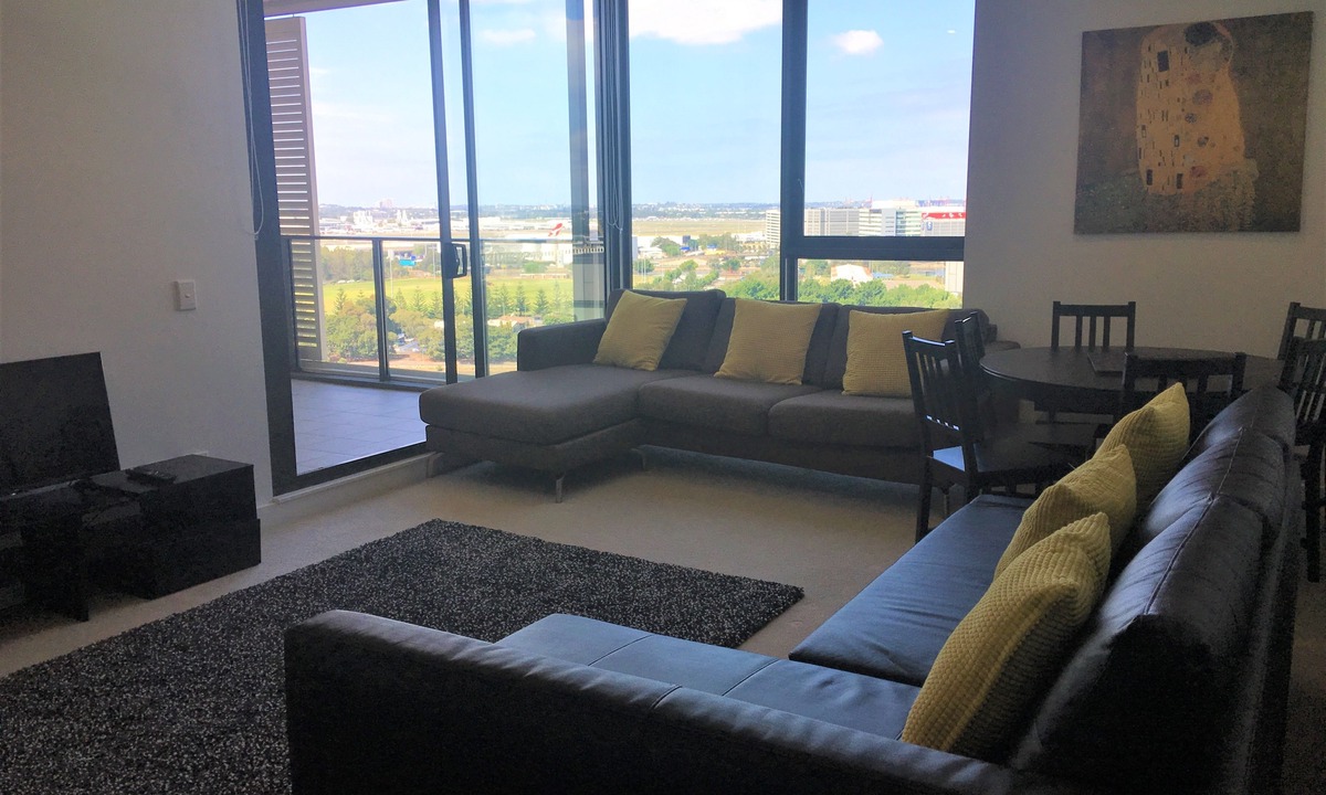 Wolli Creek Apartment | Panoramic views in brand new apartment