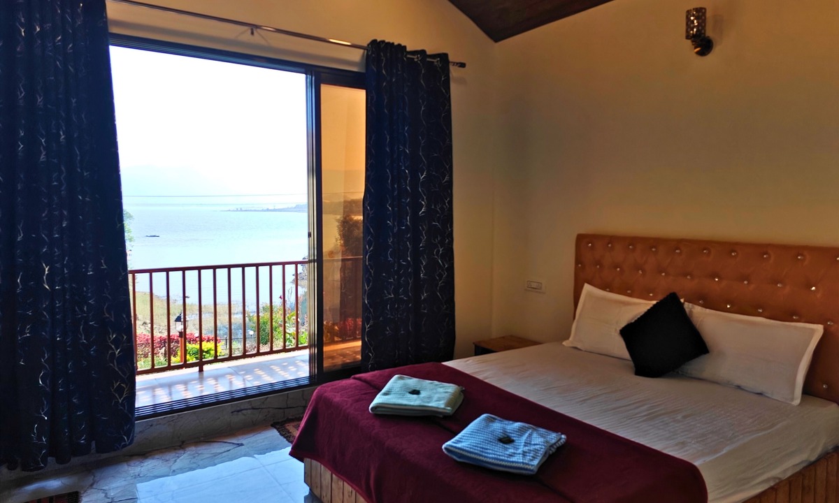 Kadadhe Hotel | Vikas Boat Club & Resort
