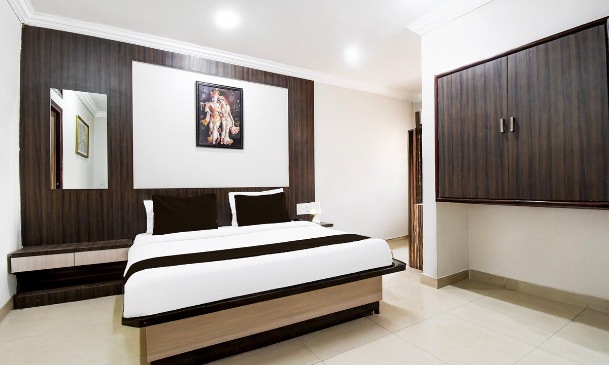 Raipur House | Deluxe Hotel Okasu Railway Station