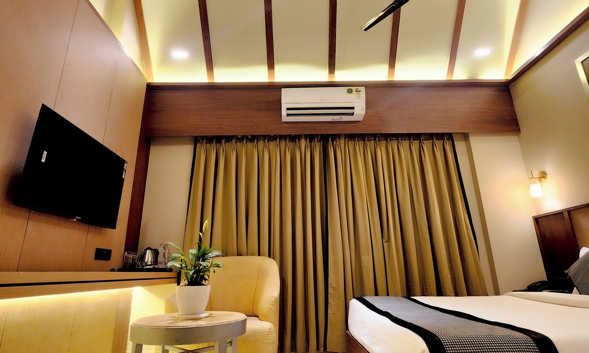 Mumbai Central Hotel | The Falcon Inn