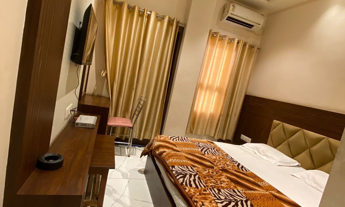 Chhabra Hotel | S.K. Plaza Hotel