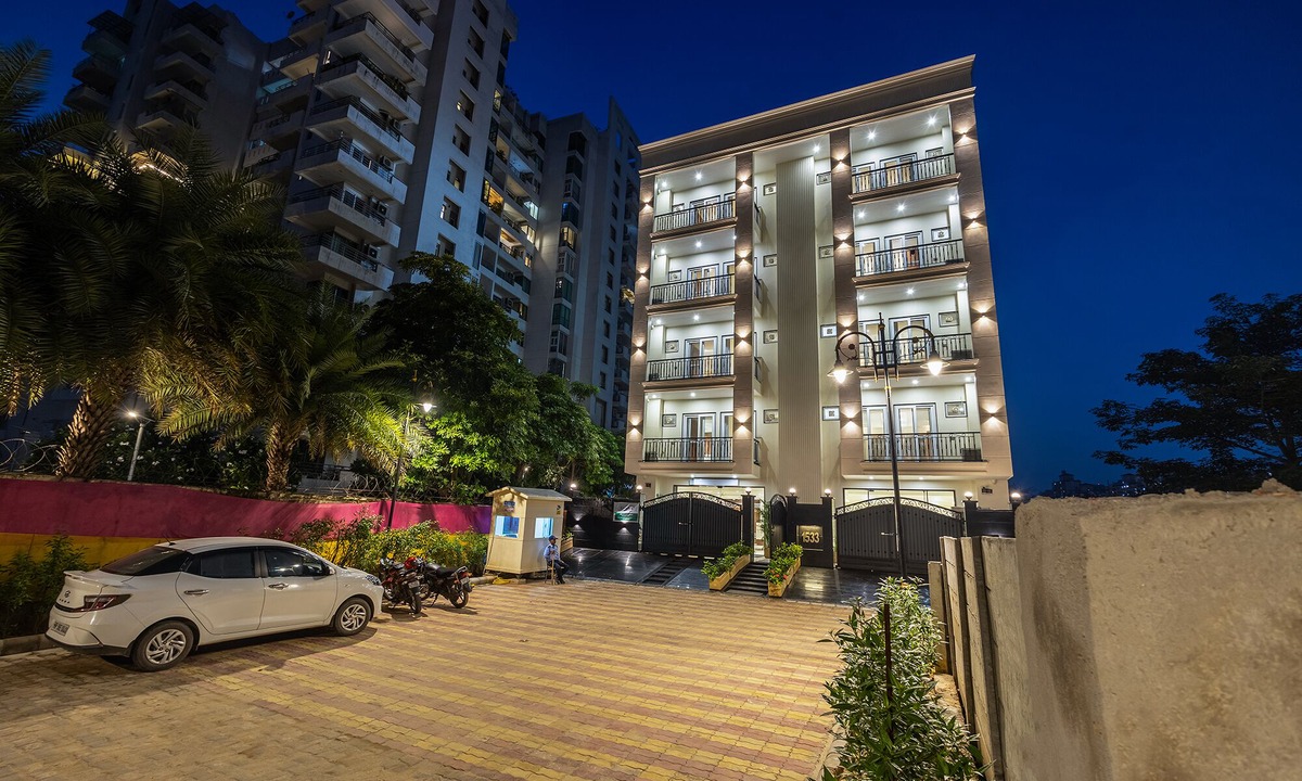 DLF Phase 5 Hotel | FabHotel Exotica Avenue Apartments