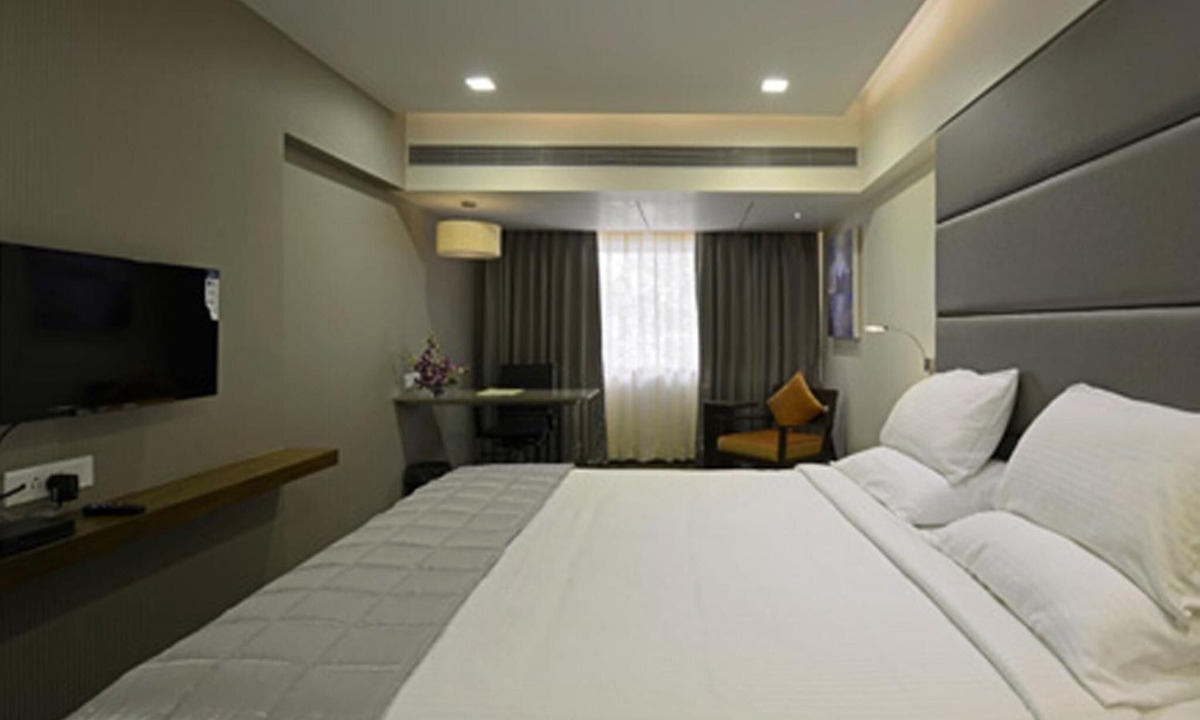 Belapur Hotel | Hotel Grande 51