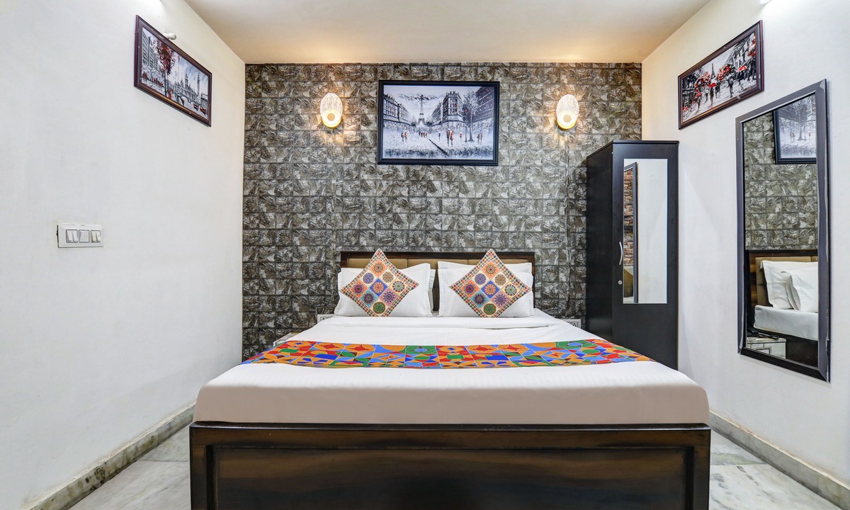 New Delhi House | Hotel Midtown