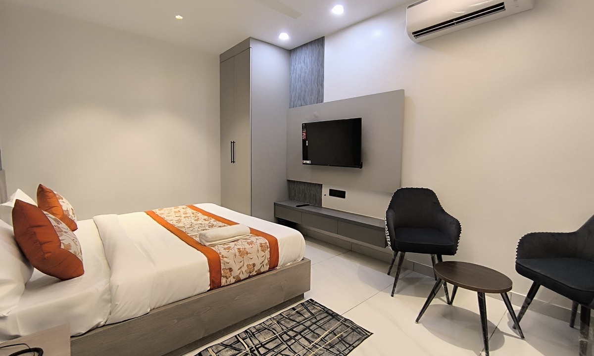 Safdarjung Enclave Hotel | Qotel Comfort Veer Palace Green Park
