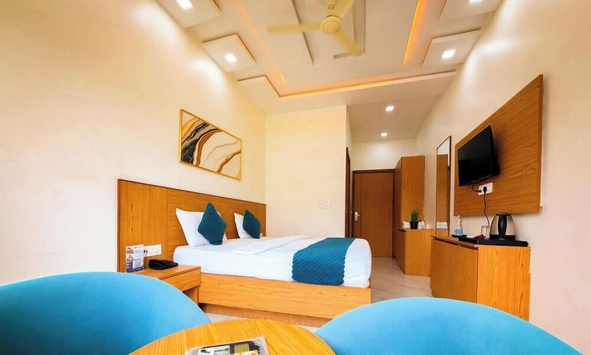 Barsana Hotel | Hotel Shri Radha Orchid
