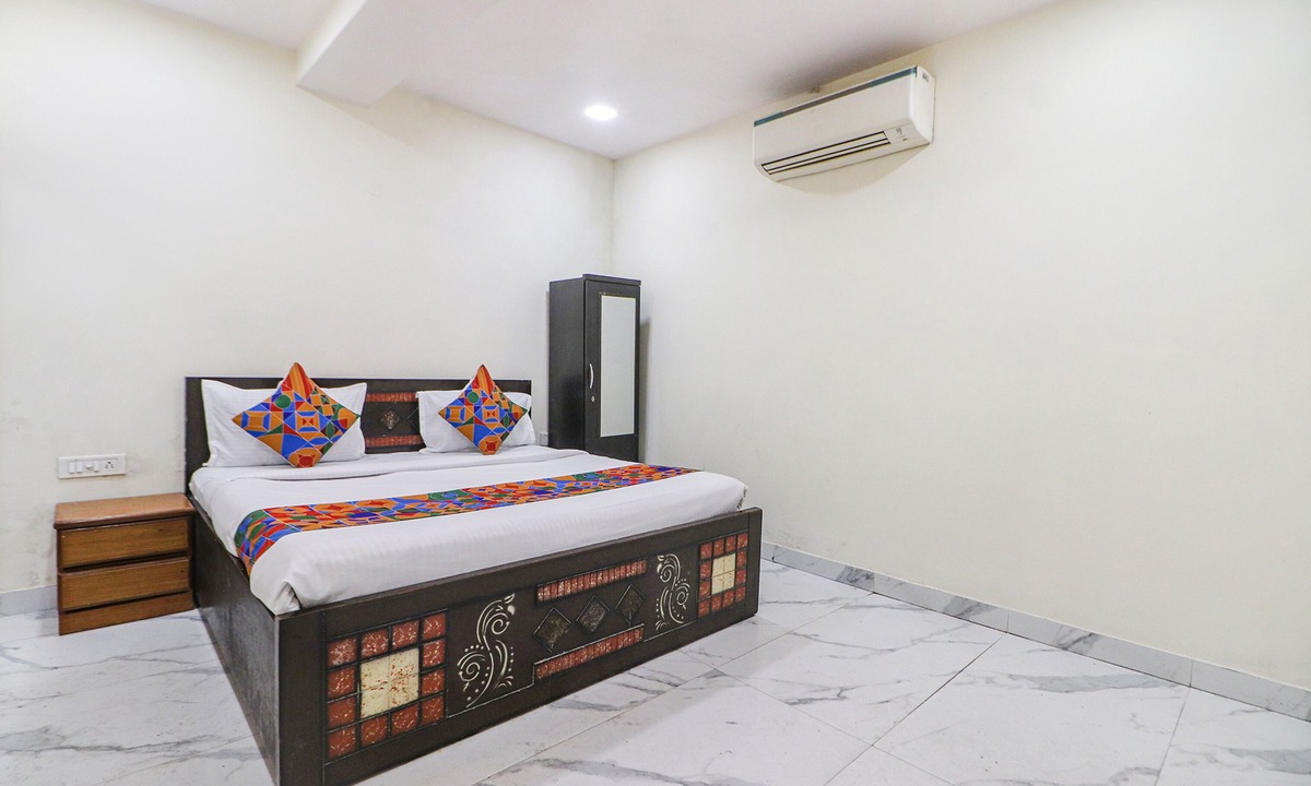 Janakpuri Hotel | Fabexpress King Stay