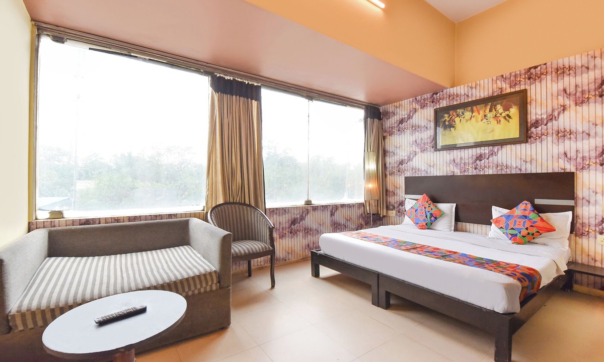Sindhi Camp Hotel | Fabhotel Ak Acacia Jazz Club