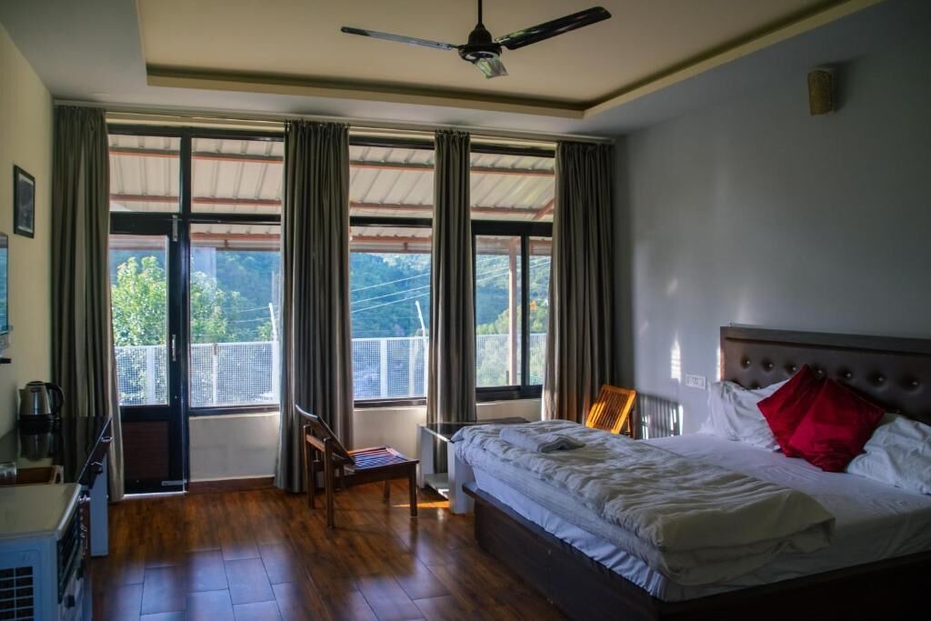Dharamshala Apartment | Dhauladhar View Village Resort