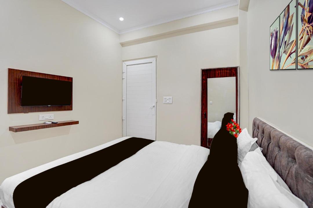 Mohangarh Hotel | Townhouse Amity University Road Lucknow Formerly Pine Villa