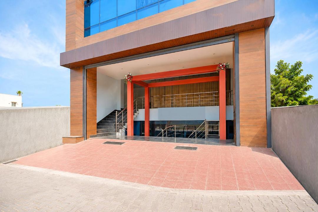 Auli Hotel | OYO Townhouse SSM Hospital Formerly The Arcas Hotel