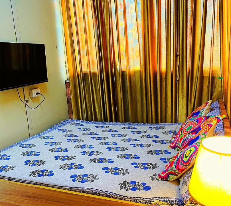 Chittaranjan House | Budget Designer Private Room in CR Park
