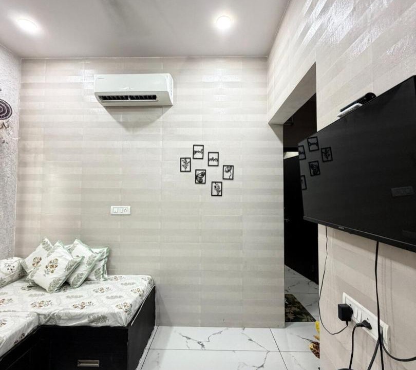Vaishali Nagar Apartment | Modern 1BHK in Vaishali Nagar Jaipur Couple Friendly WiFi