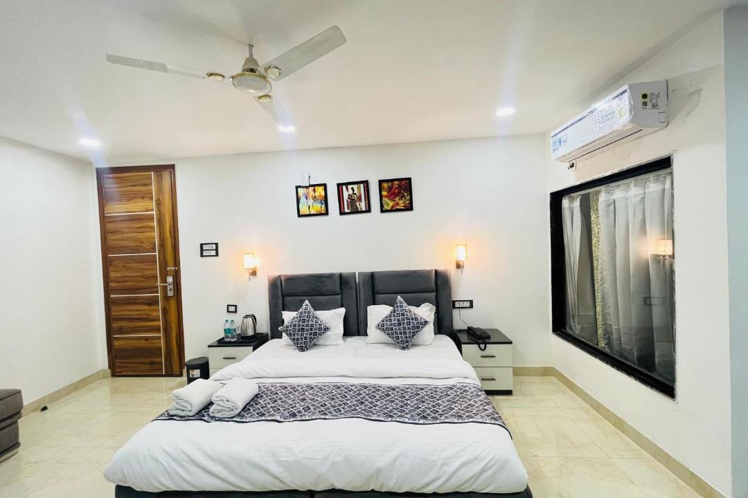 DLF Farms Hotel | Hotel Grand Plaza - Gate No 3 Dlf Chattarpur Farms