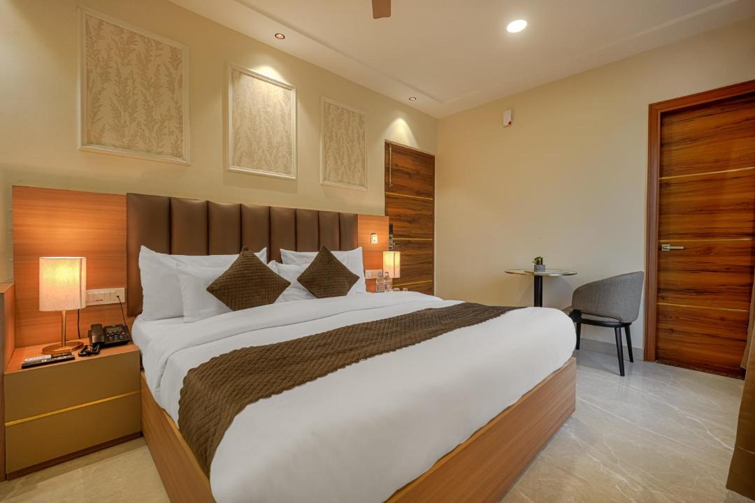 Kharar Hotel | The Roseville Grand Near Chandigarh University-Rayat Bahra University Kharar Chandigarh
