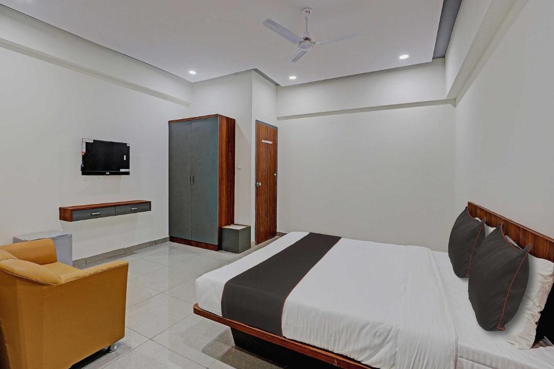 Halol Hotel | Collection O KANHA INN