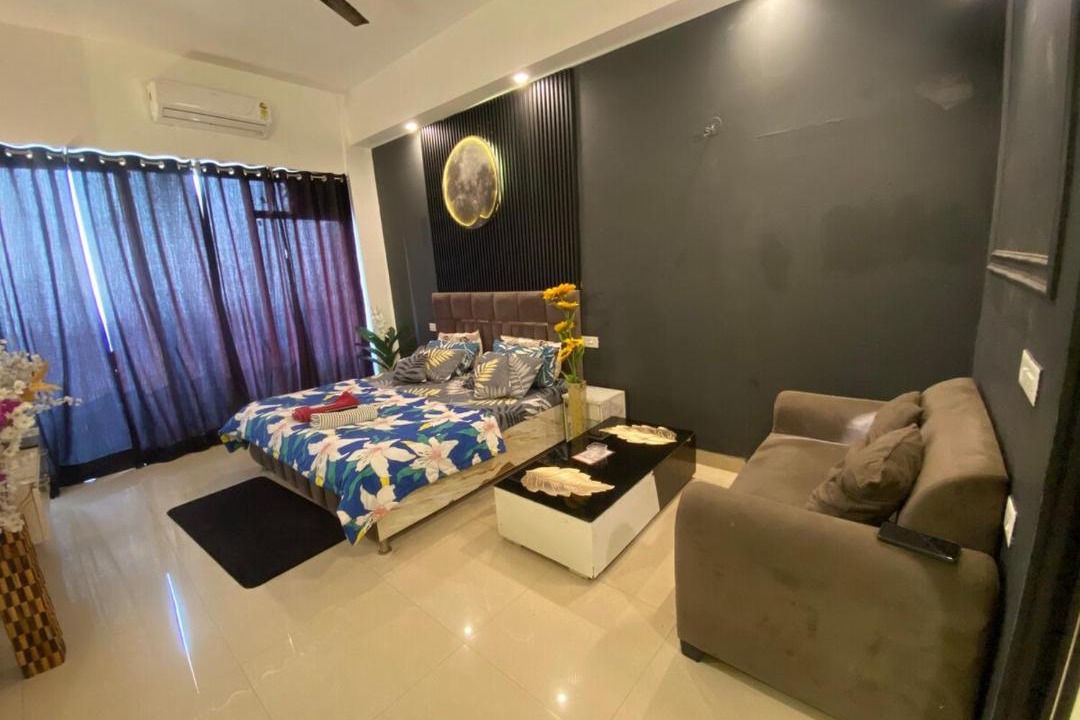 Greater Noida Apartment | Lavish Studio Room - Gaur City Center