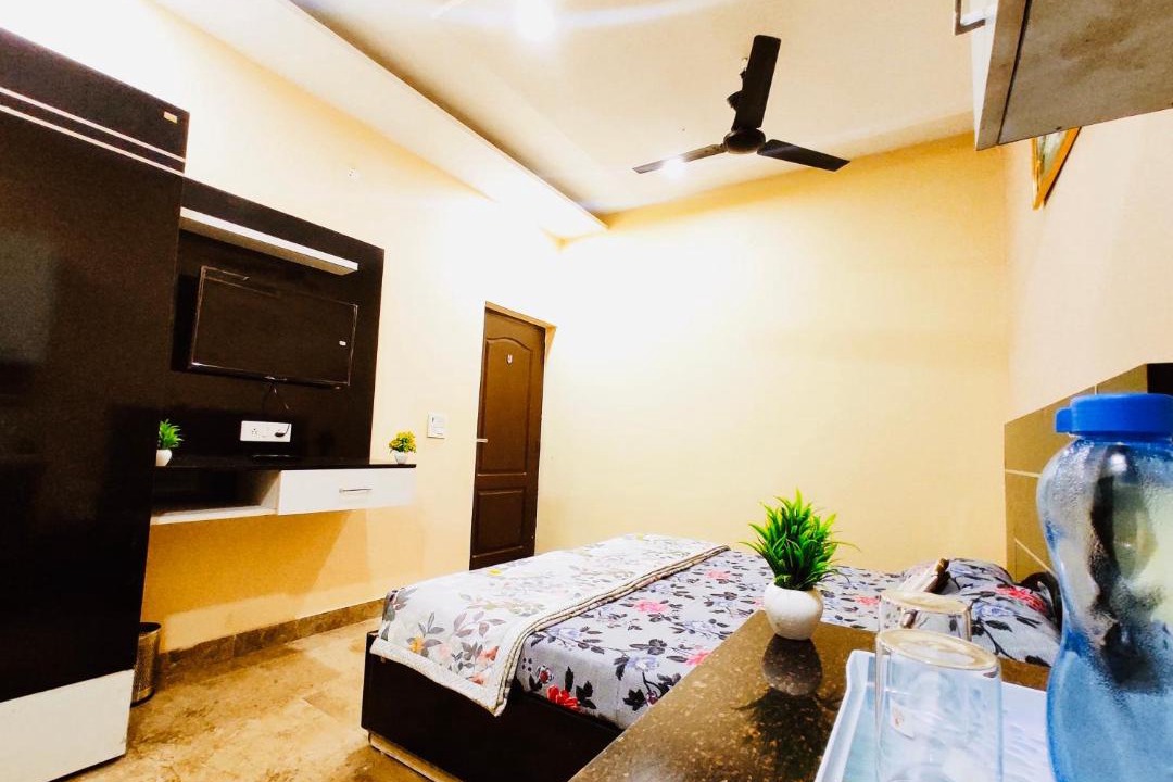 Phagwara Hotel | HOTEL CROWN ESTATE - Feel Comfort