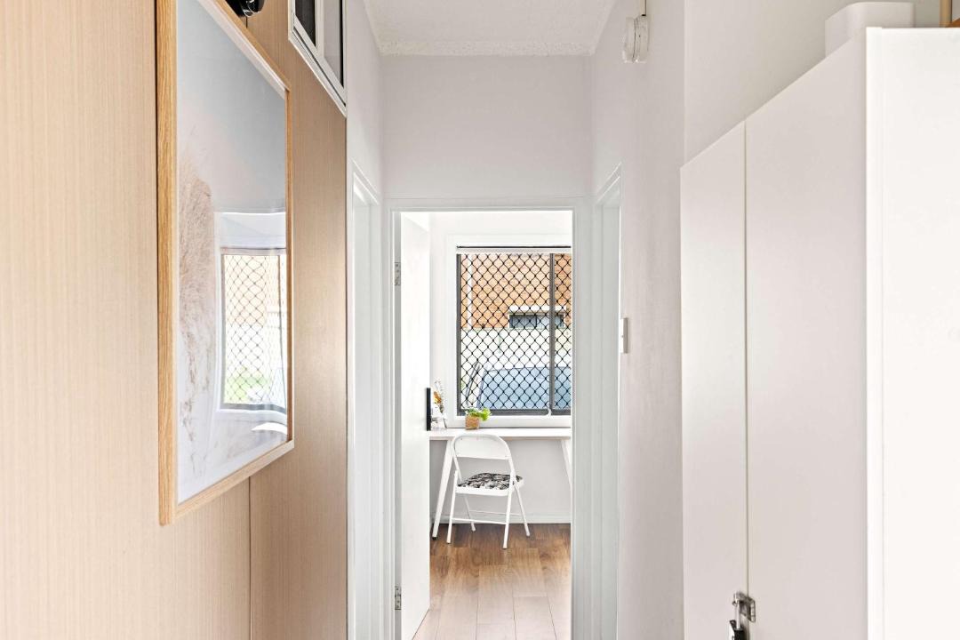 Auburn House | Private Single Room - Mins to Train Station - Shared Bathroom