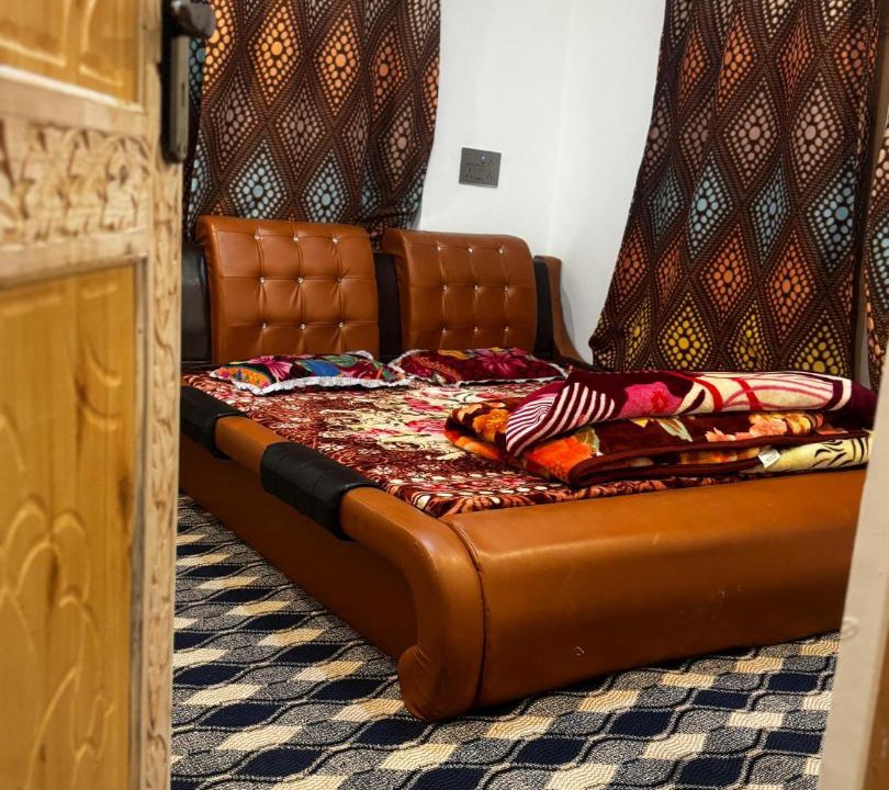 Srinagar House | Aadil Paying Guest House Near Gulmarg