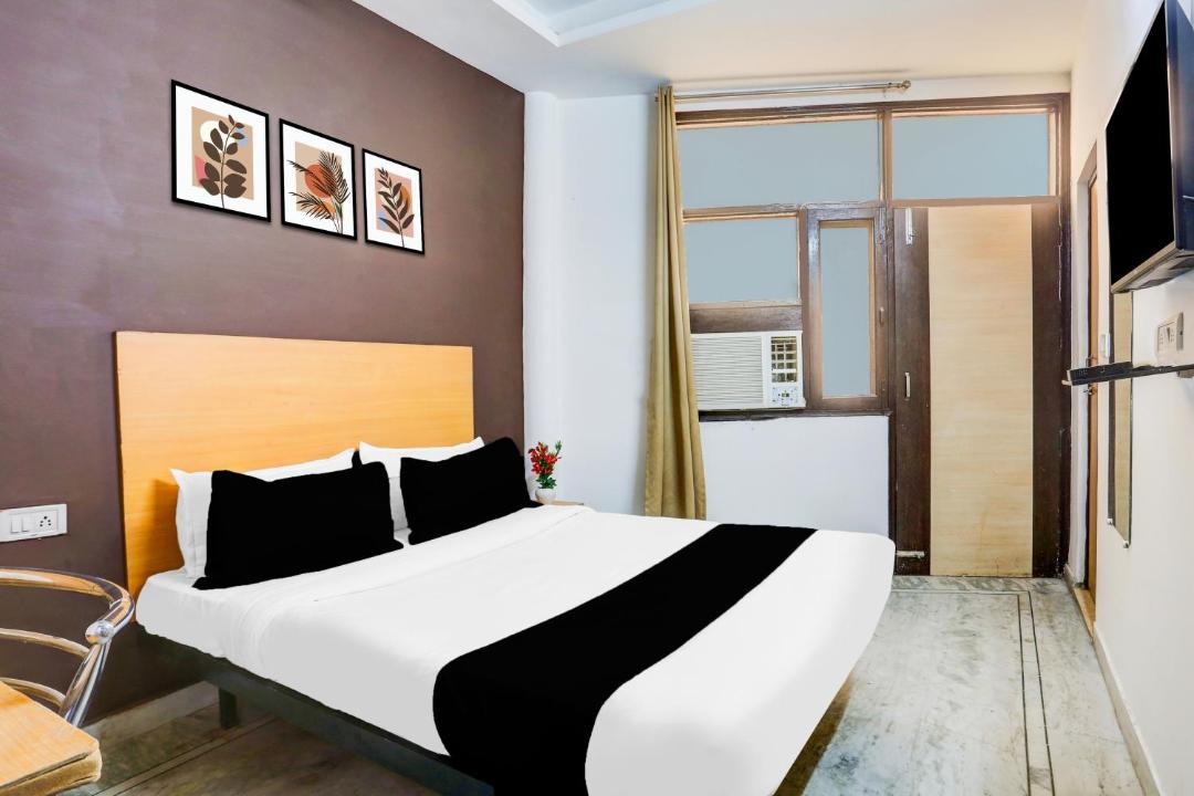 Punjabibagh Hotel | Hotel O East Punjabi Bagh Near Metro Station