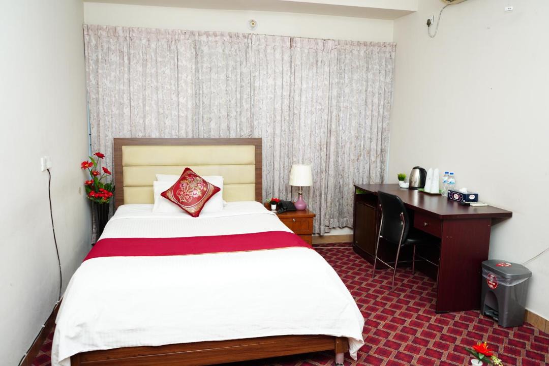 Uttara Hotel | Garden Residents Uttara - Lake View