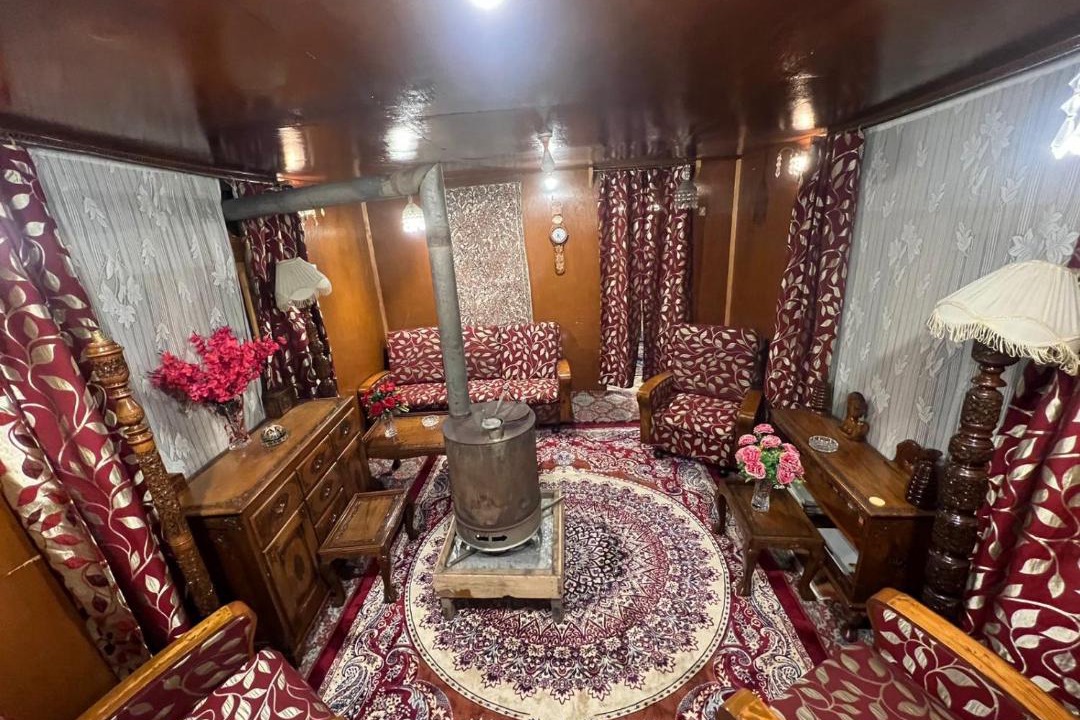 Dal Lake Hotel | Houseboat Wild Rose