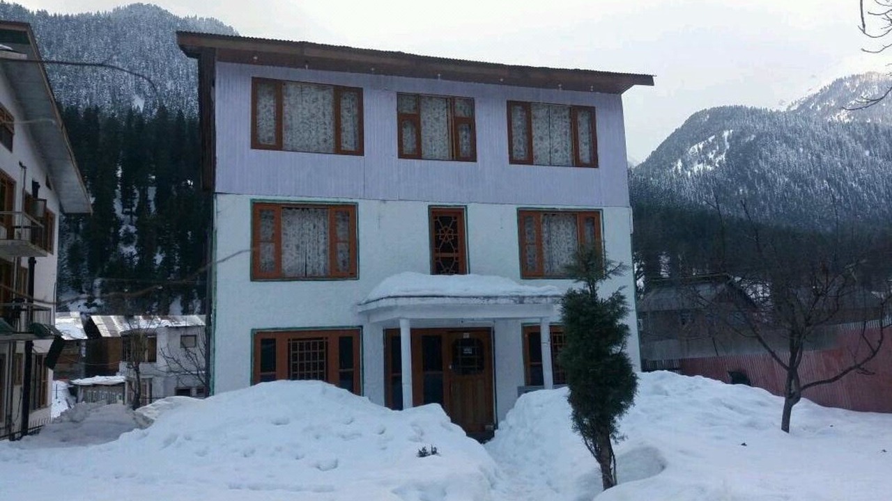 Photo of Buildings in Laripora