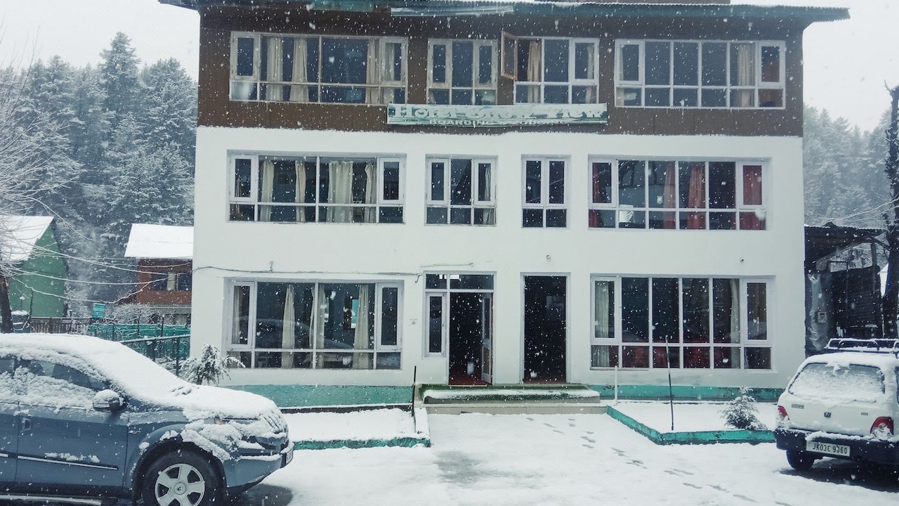 Photo of Buildings in Laripora