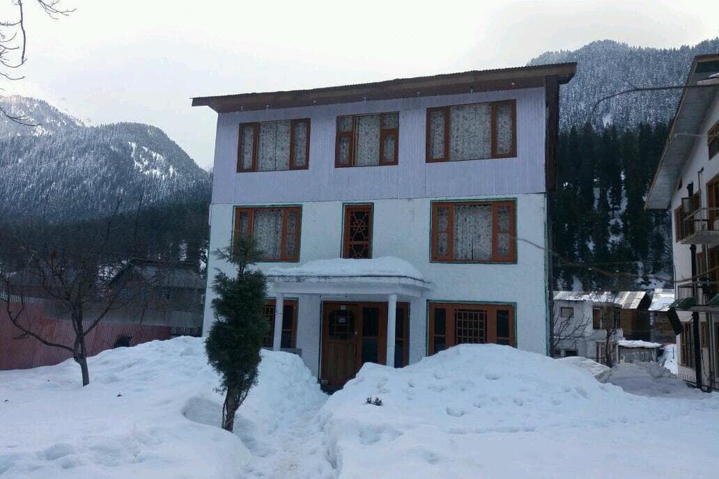 Photo of Buildings in Laripora