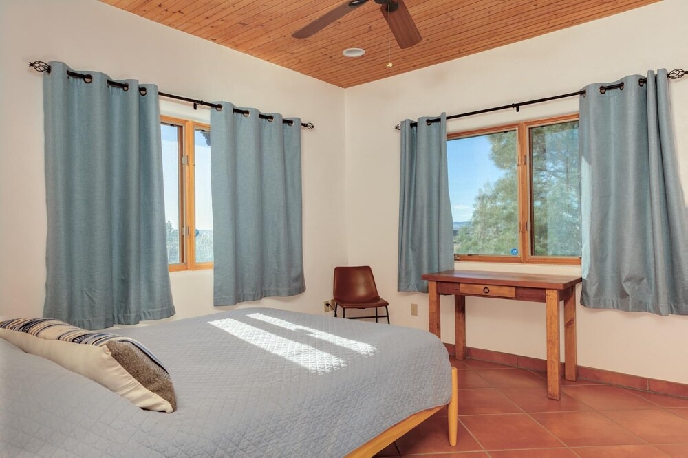Photo of Bedroom in Ranchos De Taos