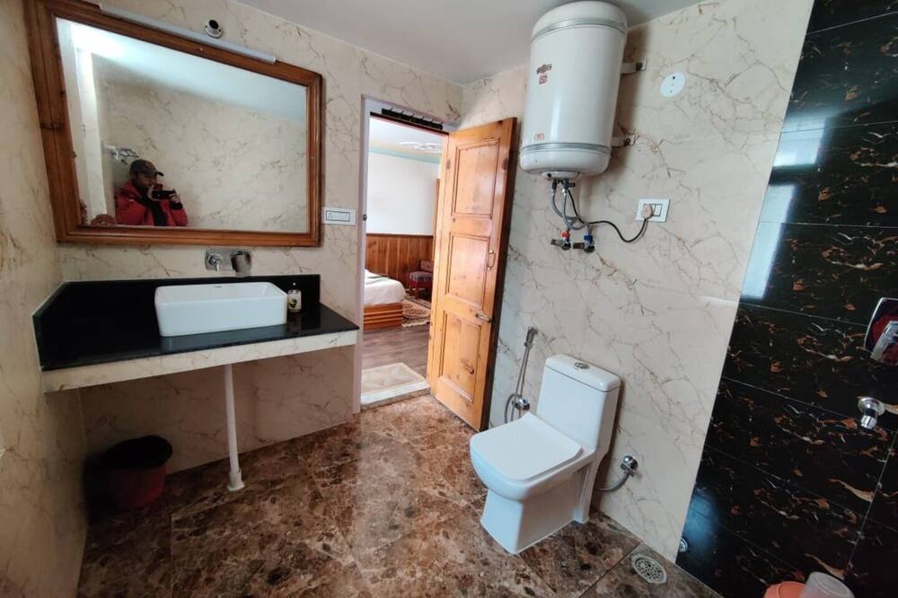 Photo of Bathroom in Aleo