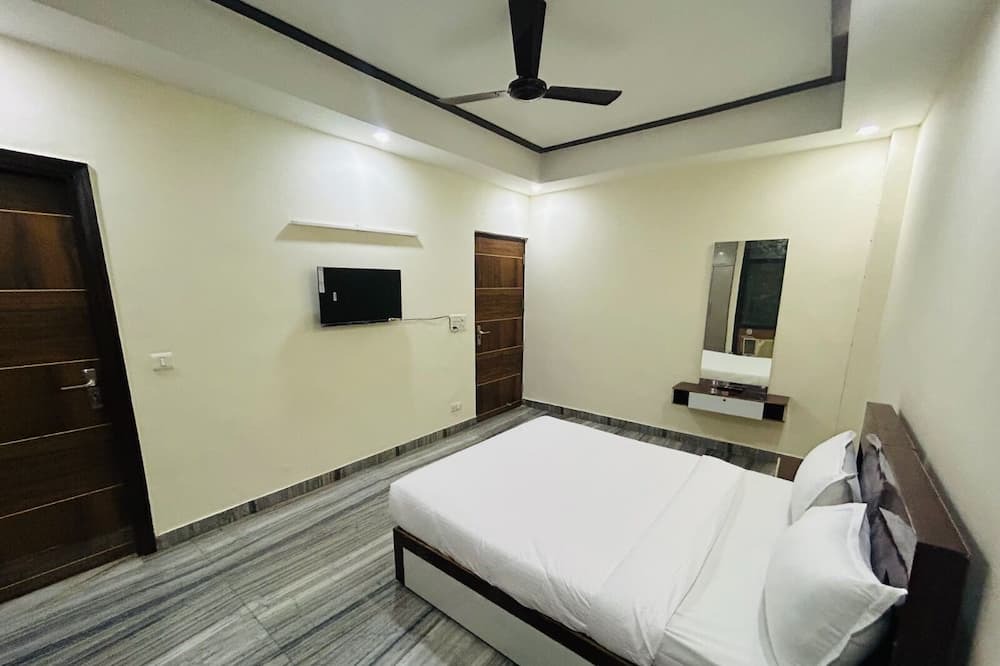 Photo of Bedroom in Sector 62