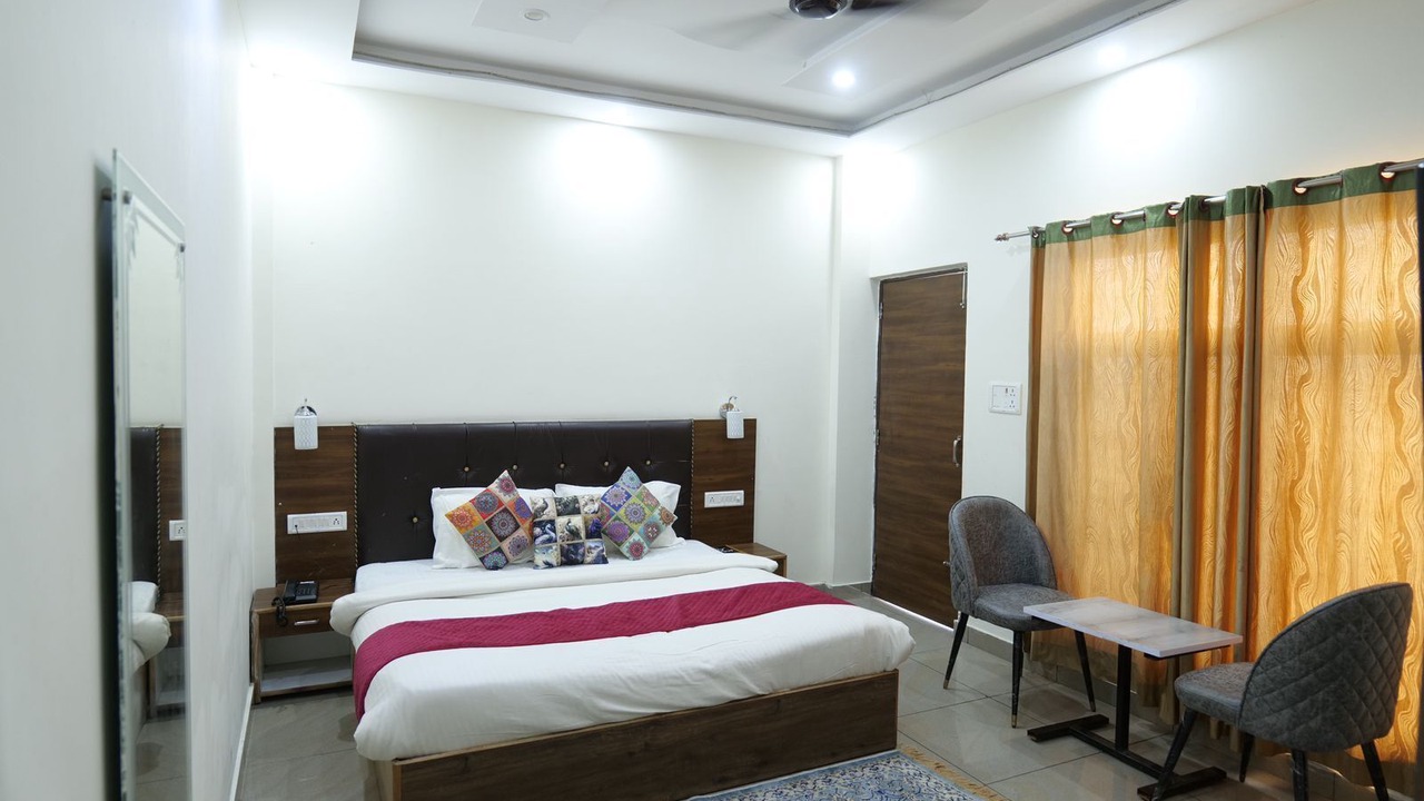 Photo of Bedroom in Lansdowne