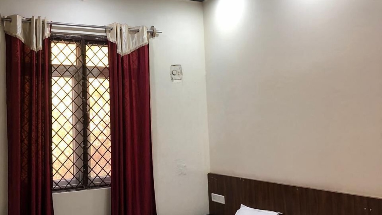 Photo of Bedroom in Lansdowne