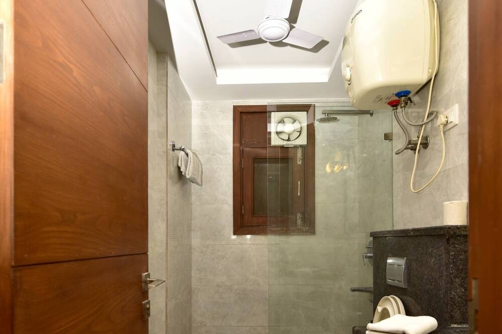 Photo of Bathroom in Green Park