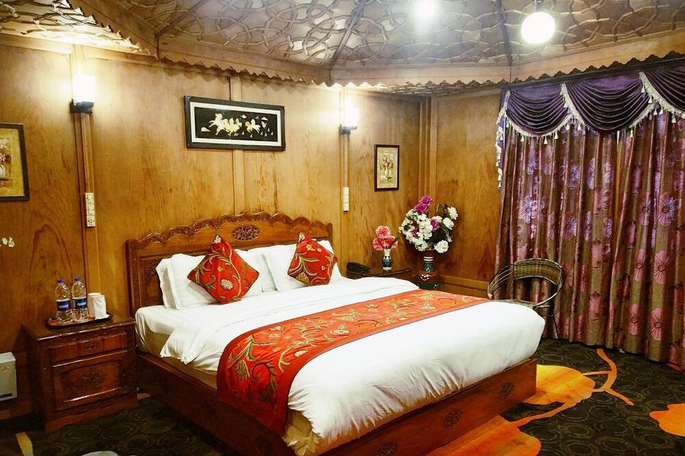 Photo of Bedroom in Dal Lake