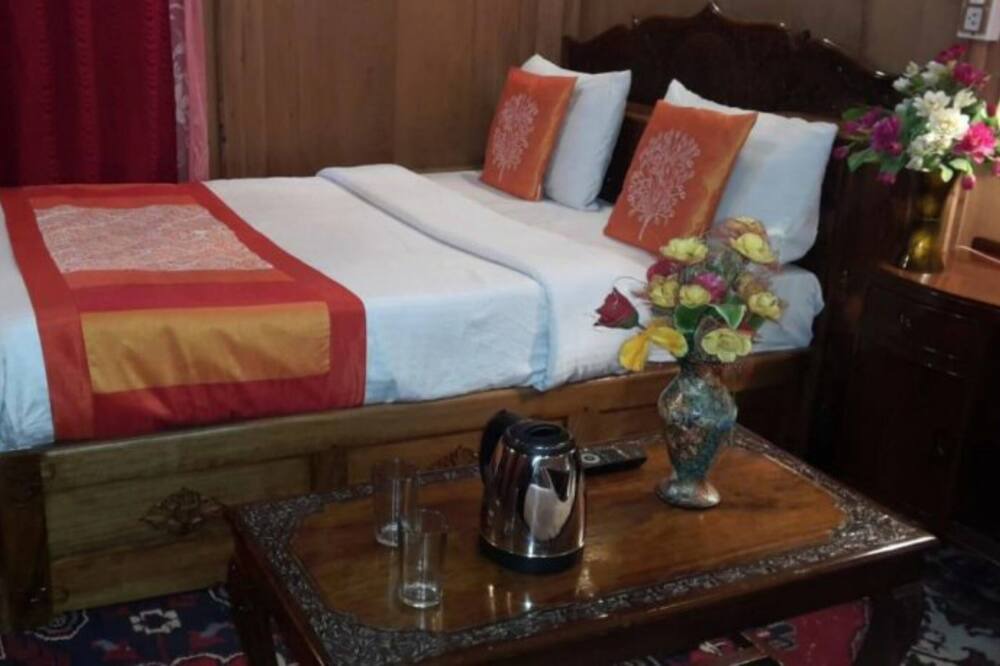 Photo of Bedroom in Dal Lake