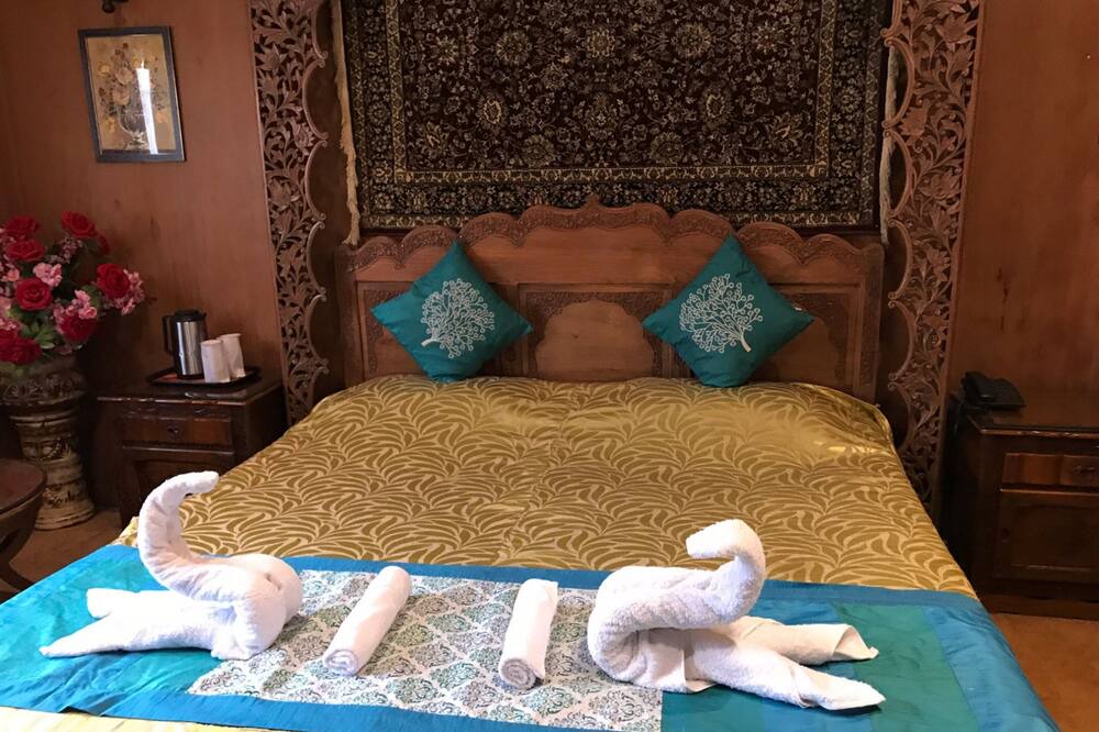 Photo of Bedroom in Dal Lake