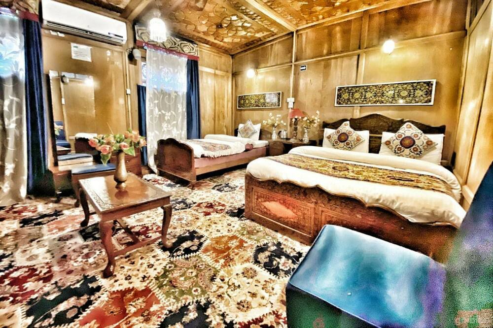 Photo of Bedroom in Dal Lake