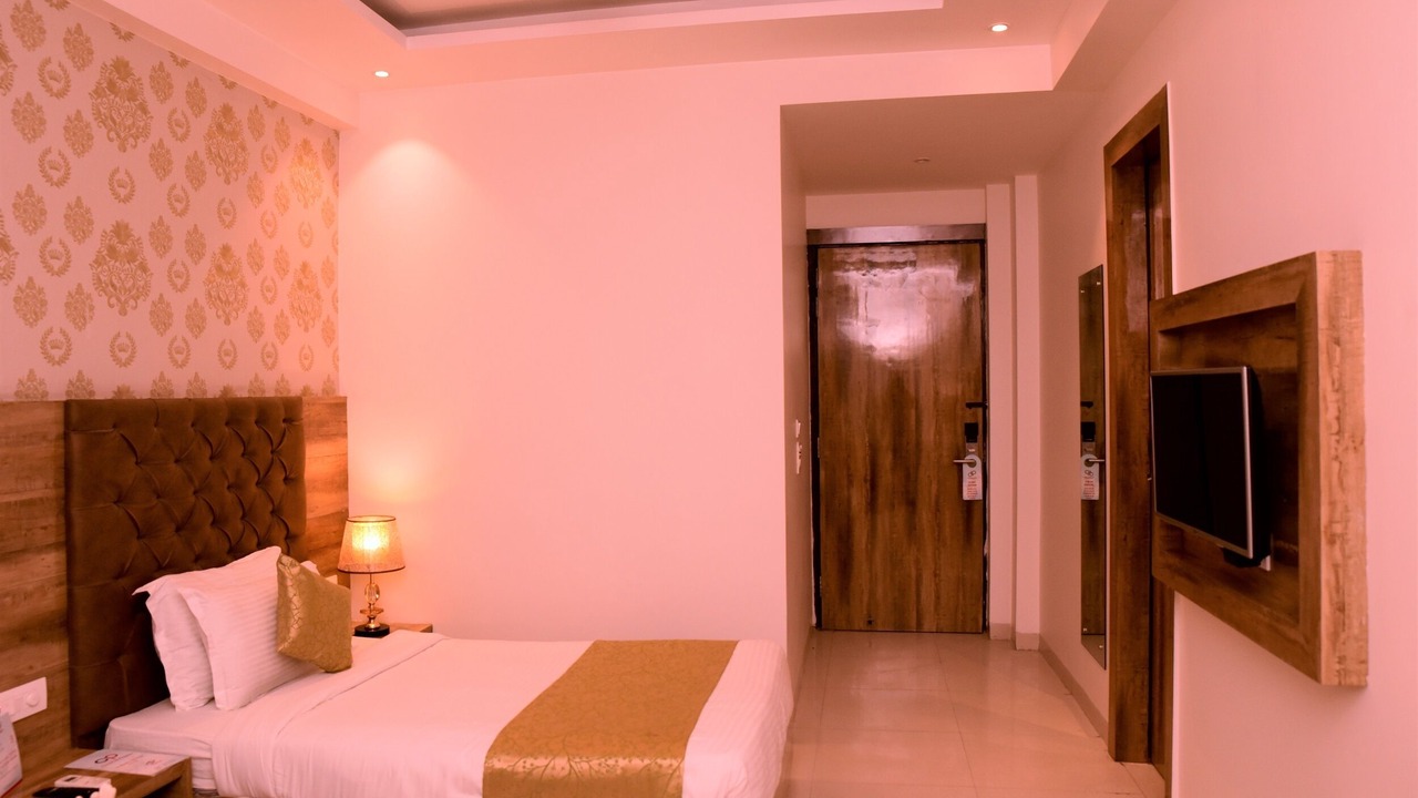 Photo of Bedroom in Mahipalpur