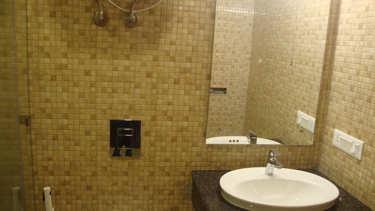 Photo of Bathroom in The Mall Road