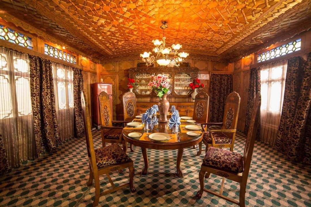 Photo of Bedroom in Dal Lake