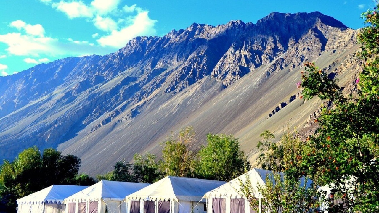 Photo of Outdoor in Hunder