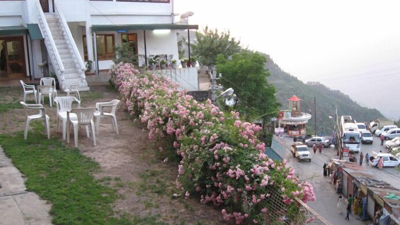 Photo of Outdoor in The Mall Road