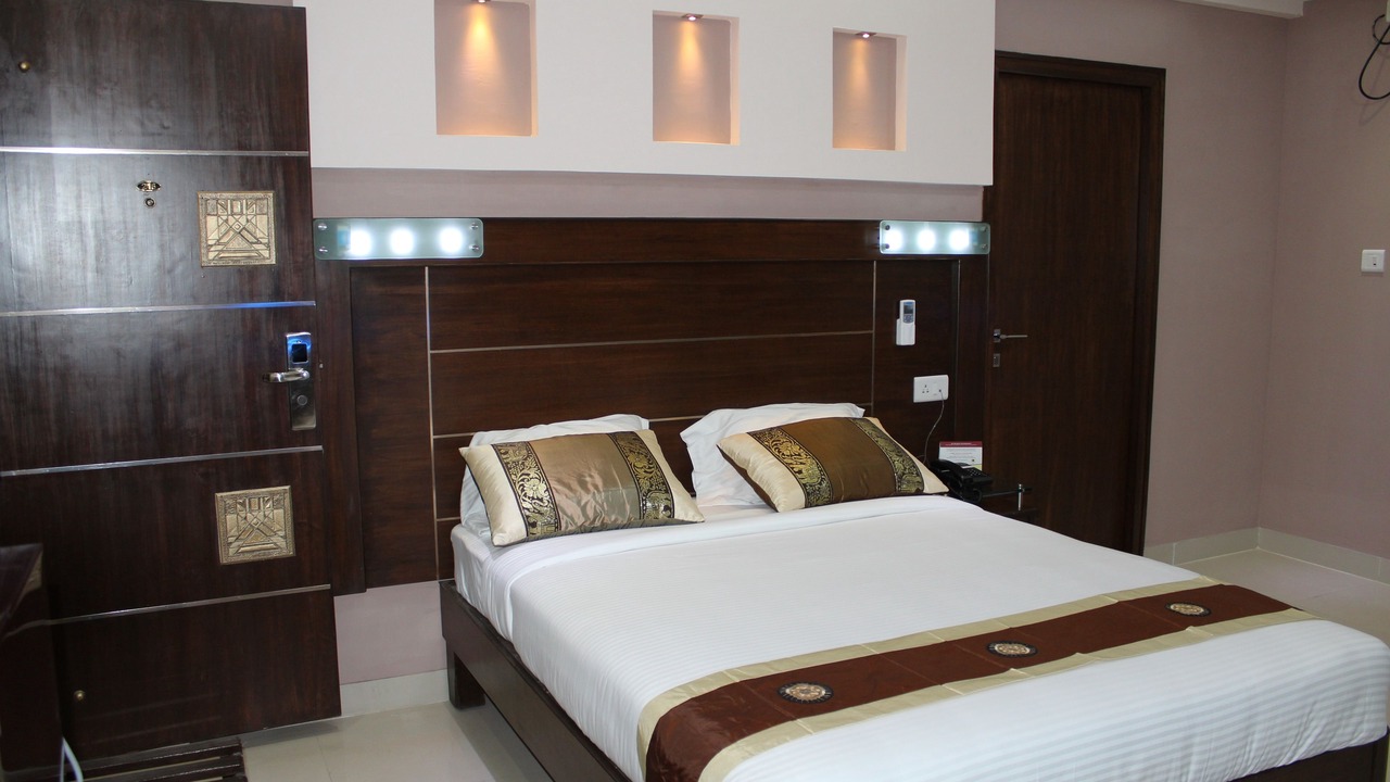 Photo of Bedroom in HBR Layout