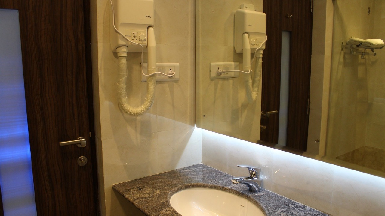 Photo of Bathroom in HBR Layout