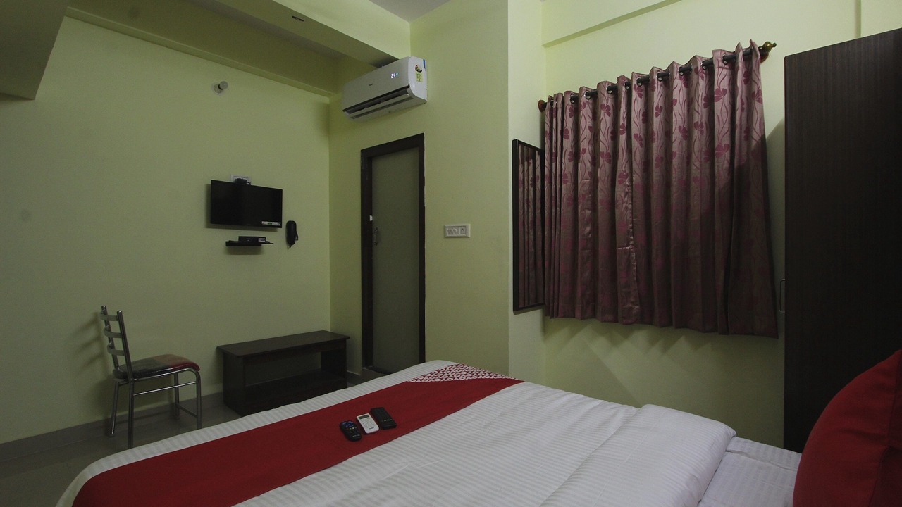 Photo of Bedroom in HBR Layout